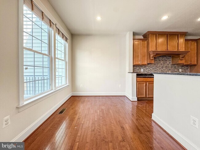 Building Photo - 42365 Pine Forest Dr