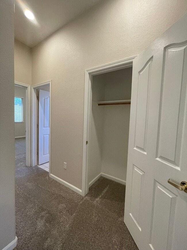 Building Photo - Senior Community for those 55+ Large 2 bedroom, 2 bath with bonus room!  All modern amenities!