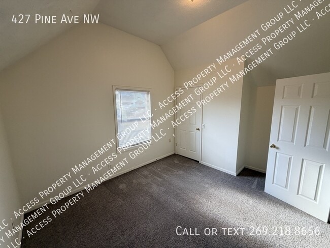 Building Photo - 427 Pine Ave NW