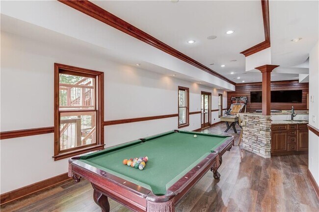 Building Photo - 2870 Roanoke Rd