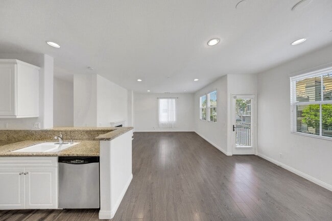 Building Photo - 6287 Ancora Ln
