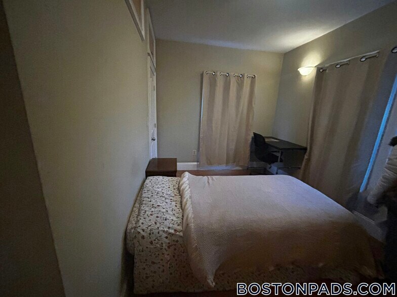 Building Photo - 74 Georgia St