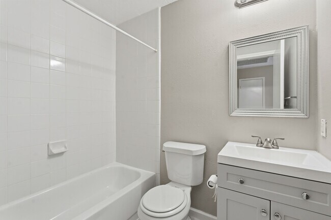 Building Photo - 21507 Bridgewater Pointe