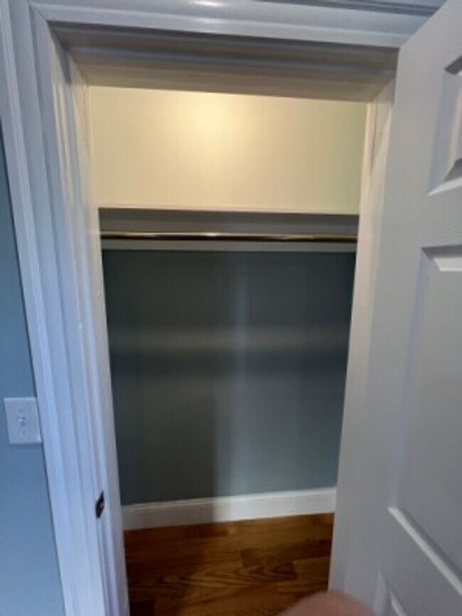 Building Photo - Beautiful Porter/Harvard 2 bedroom apartme...