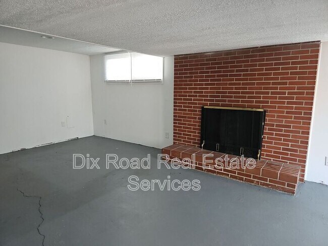 Building Photo - 1750 N Staunton Dr