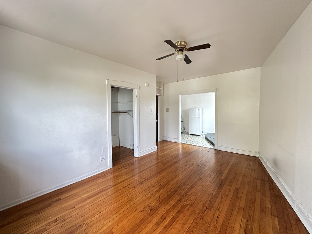 Building Photo - 2432 N Linden Pl
