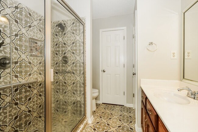 Building Photo - 7631 Tally Ho Dr E