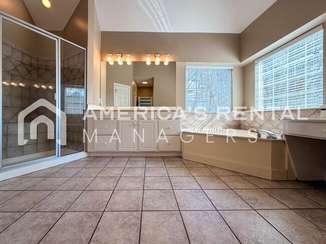 Building Photo - JUST LISTED - Spacious Five Bedroom Residence in Meadowbrook!