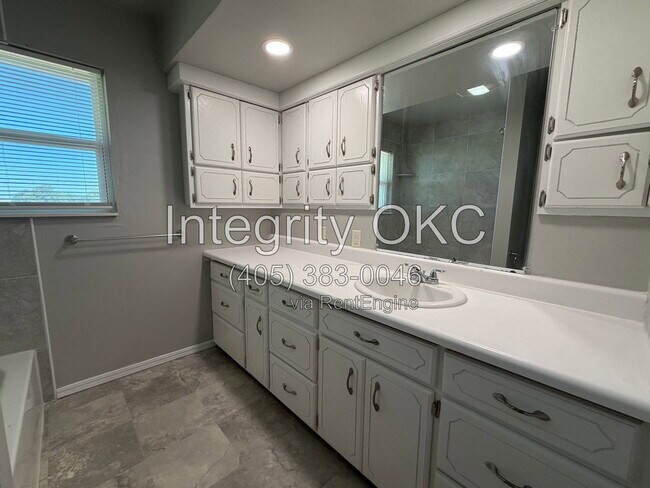 Building Photo - 5150 W Camp Dr