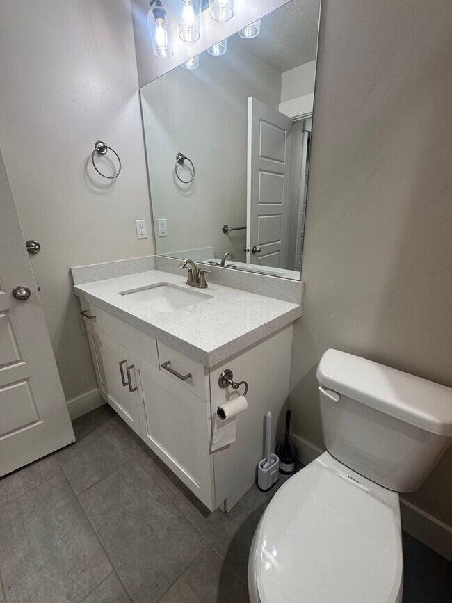 Building Photo - Beautiful Traverse Mtn. Townhome for rent!