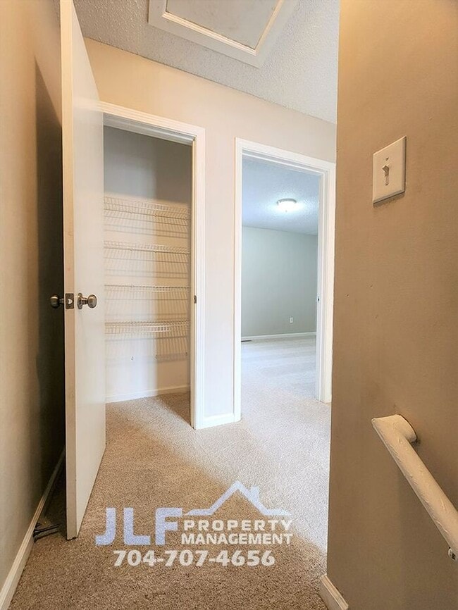 Building Photo - Full Brick Townhouse in Highly Desirable C...