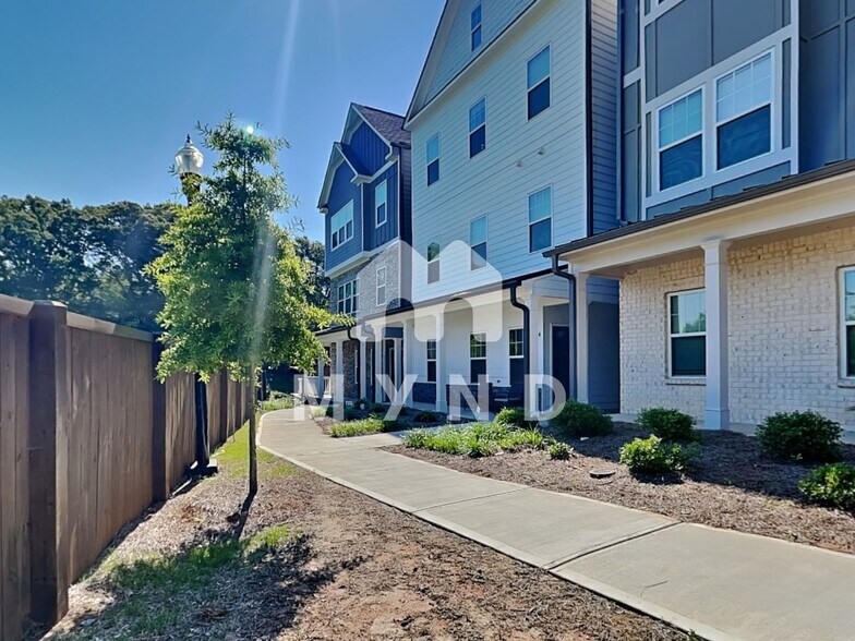 Building Photo - 2110 Irvin Ct