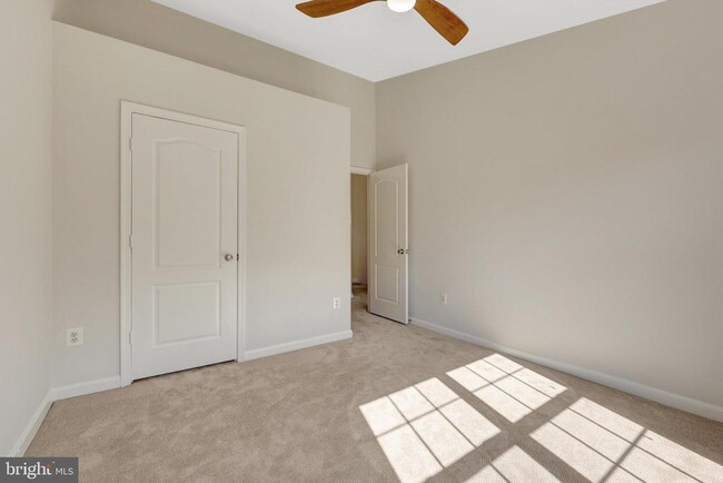 Building Photo - 12913 Wood Cres Cir