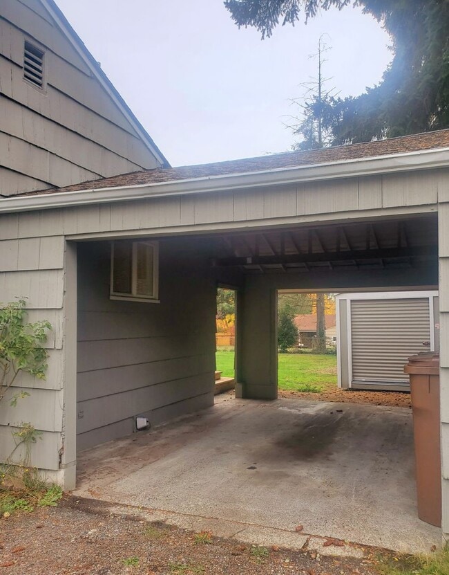 Building Photo - 2 bdrm, 1 bath house $1895 rent,