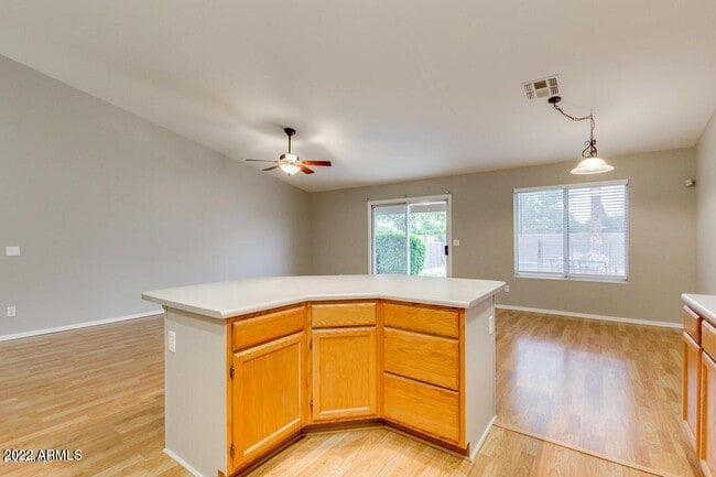 Building Photo - 8639 W Fullam St
