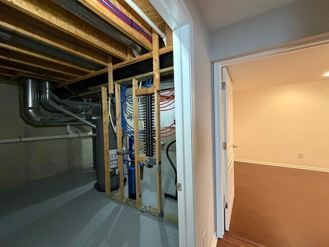 Building Photo - COMING SOON 8/8 | Spacious 3-Bedroom Townhome in Desirable Windsor Ridge