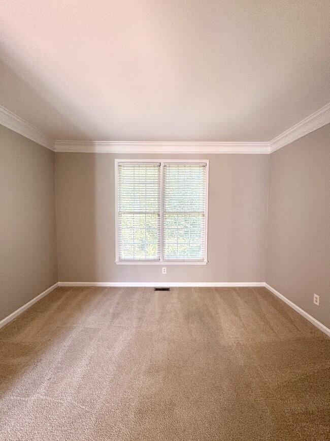 Building Photo - 137 Towne Park Dr