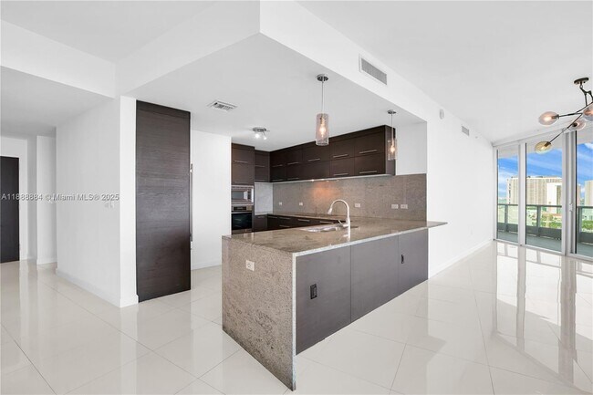 Building Photo - 900 Biscayne Blvd