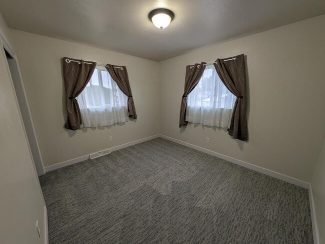 Building Photo - 1167 Westview Dr