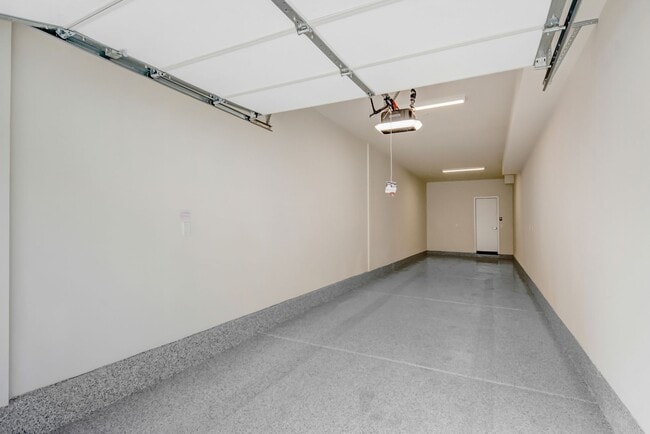 Building Photo - Brand New Construction! Modern 2 Bed, 2 Ba...