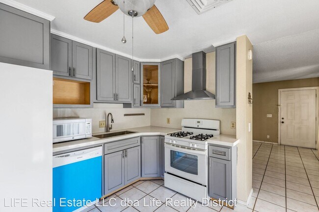 Building Photo - 3 br, 2 bath House - 4795 Woodlake Ave.