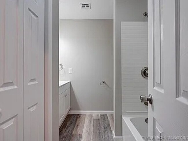 Building Photo - Spacious and Updated Three Bedroom Home with Large Backyard!!