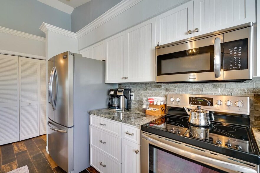 Building Photo - 4563 Brainard Bayou Rd