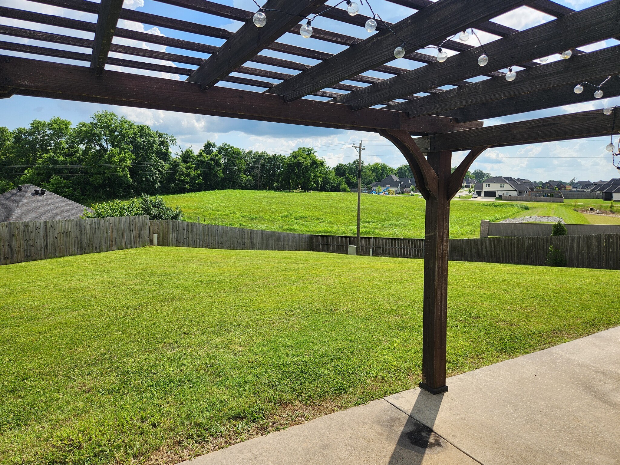 Building Photo - 2607 Whispering Woods Ct