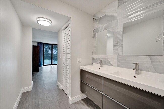 Building Photo - 3800 N Hills Dr