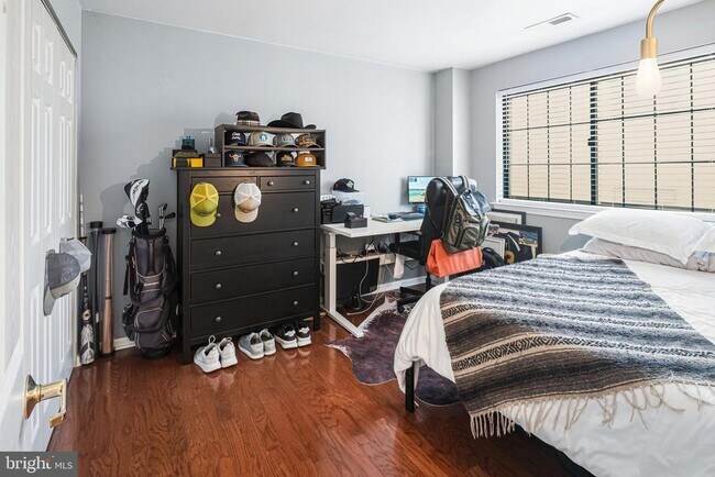 Building Photo - 2 Leverington Ave