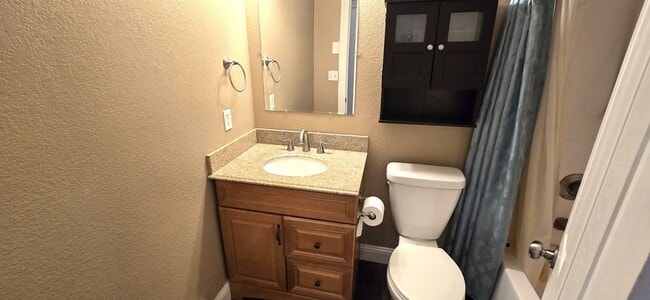 Building Photo - 2 Bedroom, 1.5 Bathroom, 1 Car Garage For Rent In The 4-J Subdivision