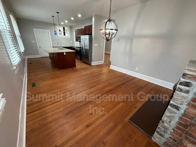 Building Photo - 8 N Broad St