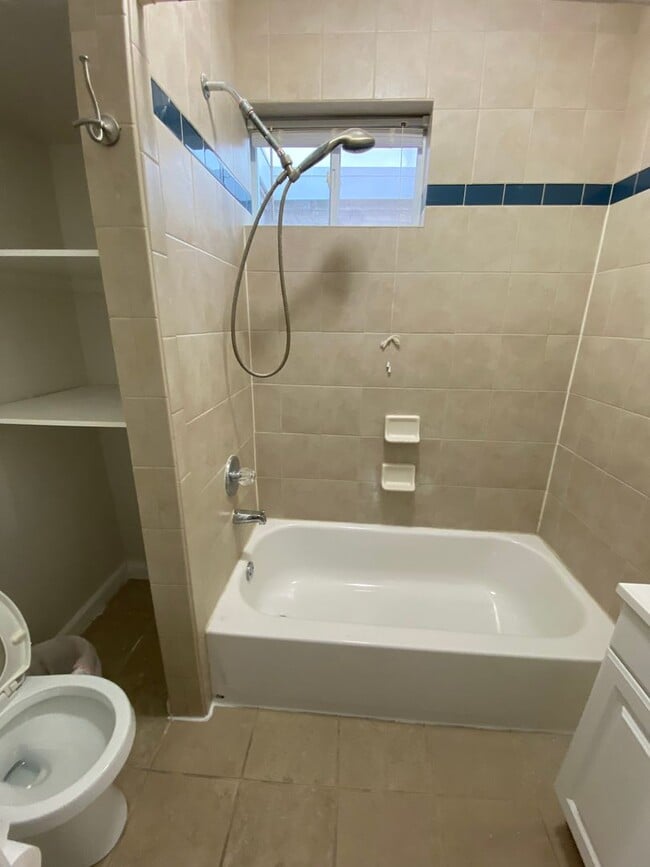 Building Photo - 3B1.5B Row House Available NOW in Fishtown