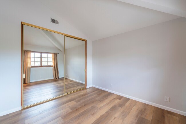 Building Photo - 26 Sausalito Cir E