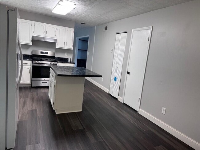 Building Photo - 832 Brandlwood Way NW