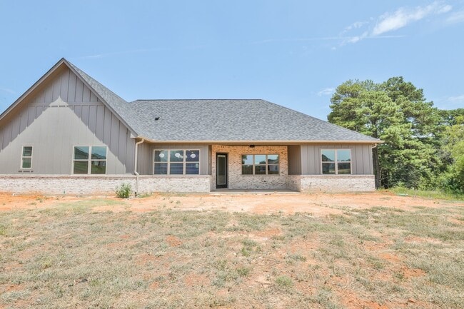 Building Photo - 16232 Tulare