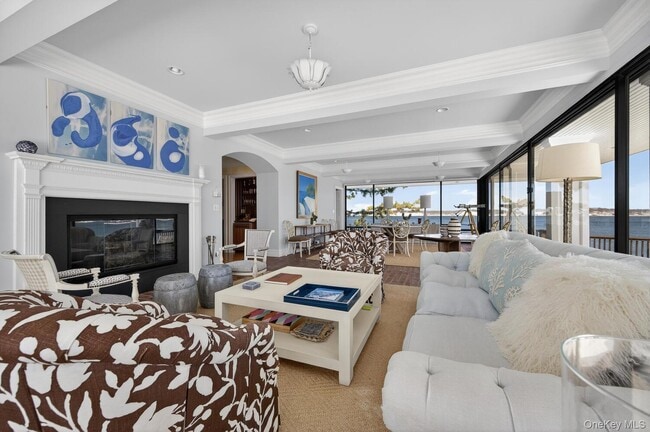 Building Photo - 336 Mariposa Dr