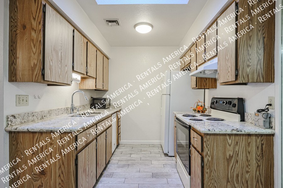 Building Photo - 9020 W Highland Ave