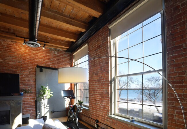 Building Photo - 200 River Place Dr