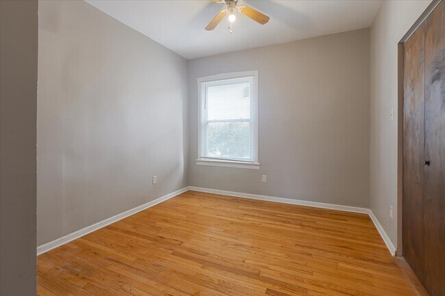 Building Photo - 1448 E 72nd Pl