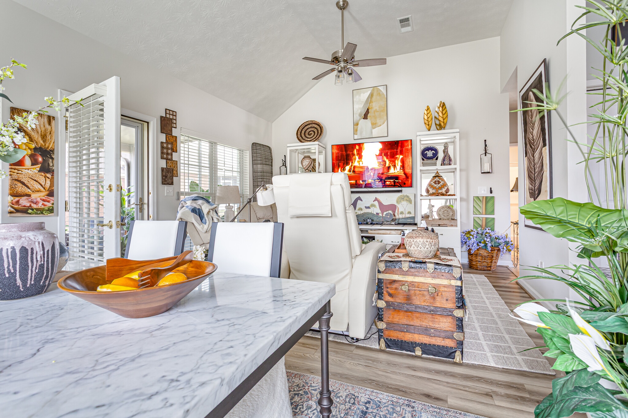 Shared living room - 111 Havenwood Way