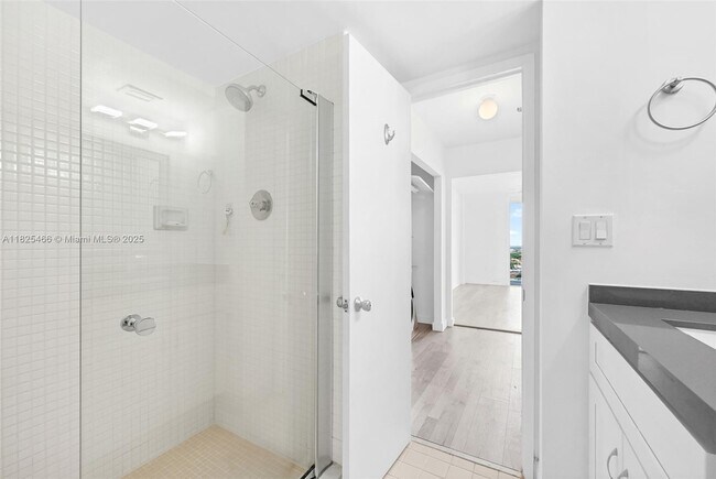 Building Photo - 20505 E Country Club Dr