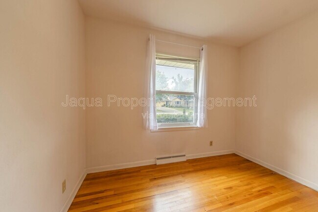 Building Photo - 2726 Applelane Ave