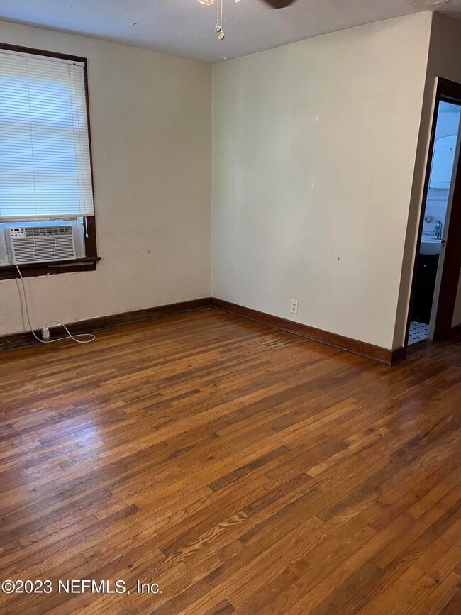 Building Photo - 825 Goodwin St