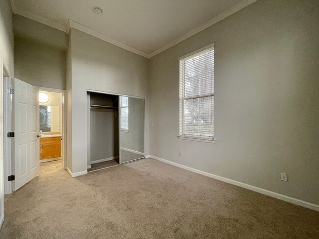 Building Photo - Must See Downtown San Jose End-Unit 2 Bedroom Condo with 2 Ensuite Bathrooms