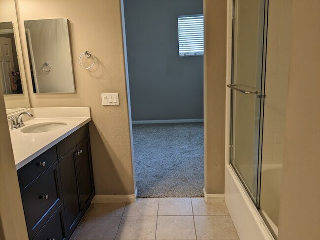 Building Photo - 5057 Waterview Way