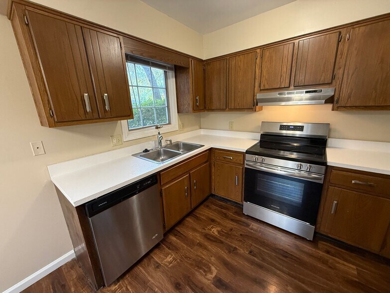 Building Photo - 5722 Bluebird Ct