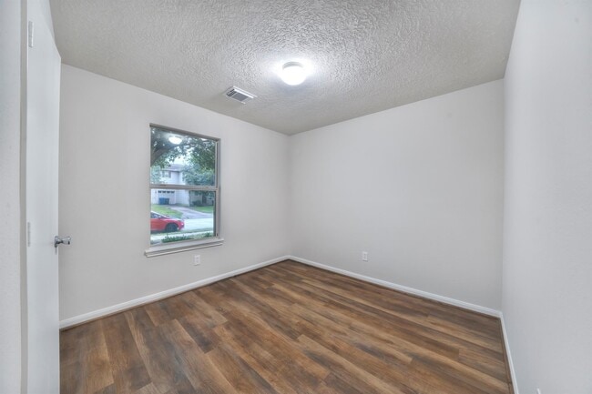 Building Photo - 3662 Fuller Bluff Dr