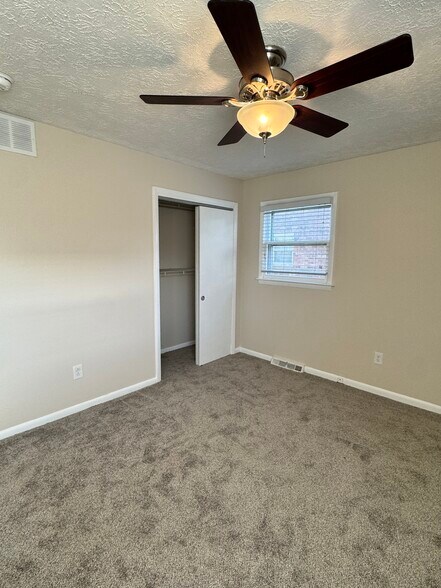 Building Photo - 308 E Tiverton Way