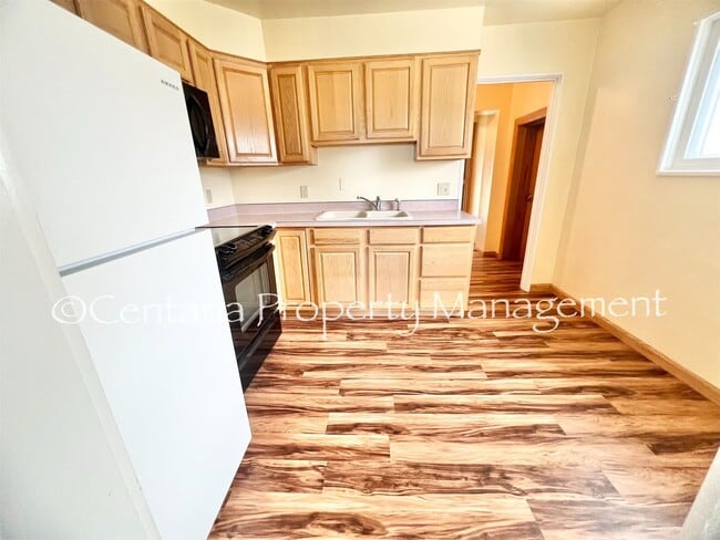 Building Photo - RARE FIND- Available 4 bedroom 1 1/2 bathr...